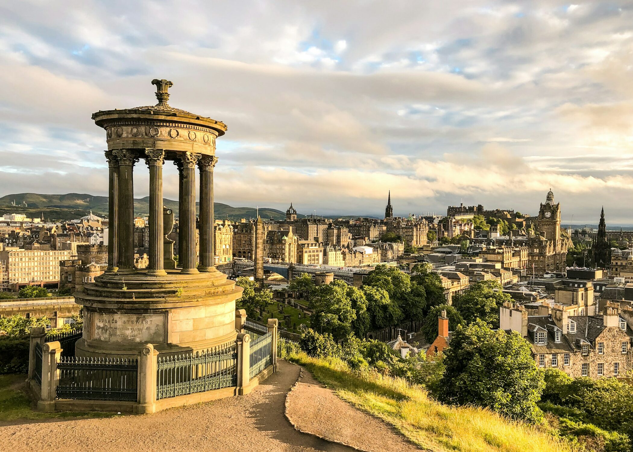 Photo of Edinburgh.